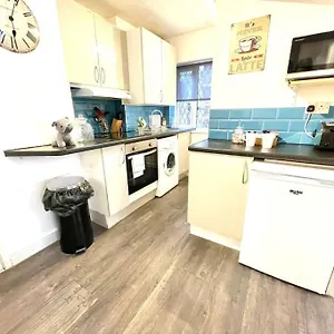 Serene And Cozy 1-bedroom House With Parking Holiday home