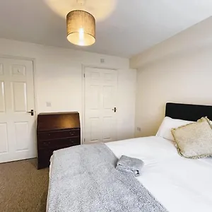 Cozy Entire 2br Flat With 2 Bathrooms And Free Parking Apartment
