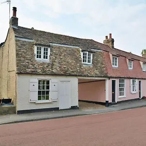The Holts - Charming 2 Bed Holiday home